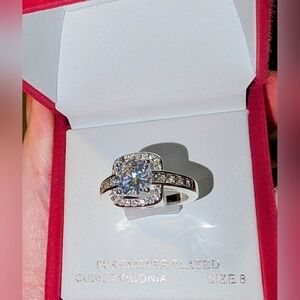 Elegant Silver Cubic Zirconia Ring Size 8